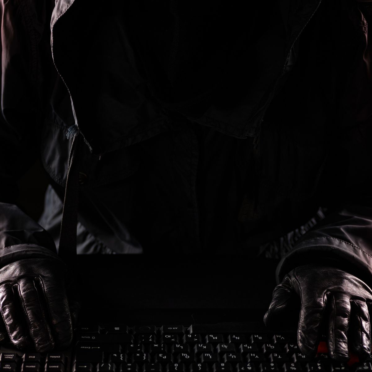 cybercriminel sur un clavier